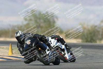 media/Nov-16-2025-Race Pace (Sun) [[8c5fa54630]]/Verified Riders/2-Turn 7 (945am)/